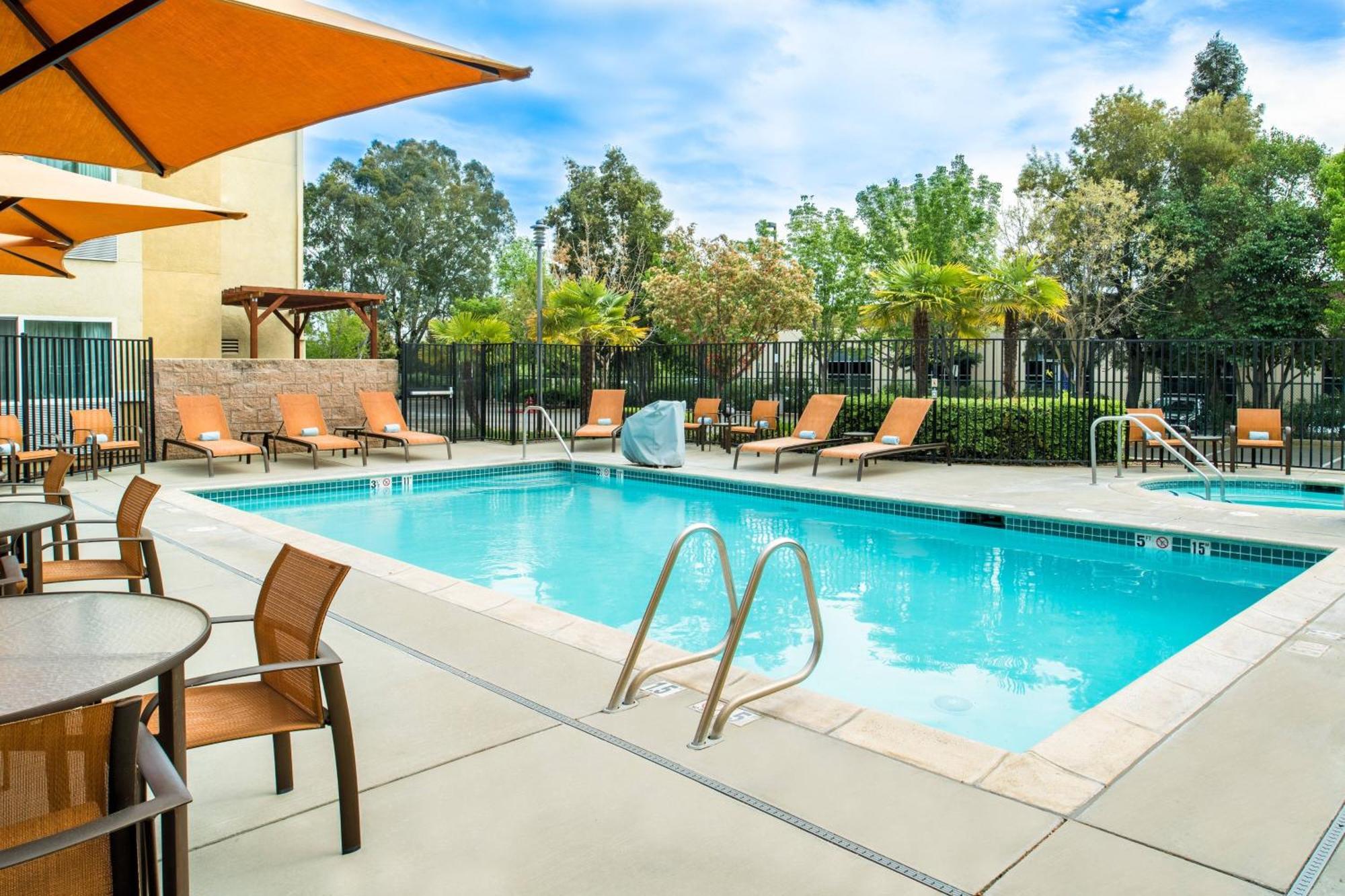 Hotel Courtyard By Marriott Sacramento Cal Expo Exterior foto