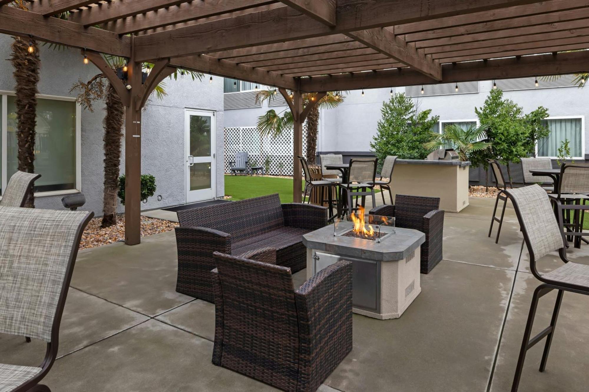 Hotel Courtyard By Marriott Sacramento Cal Expo Exterior foto