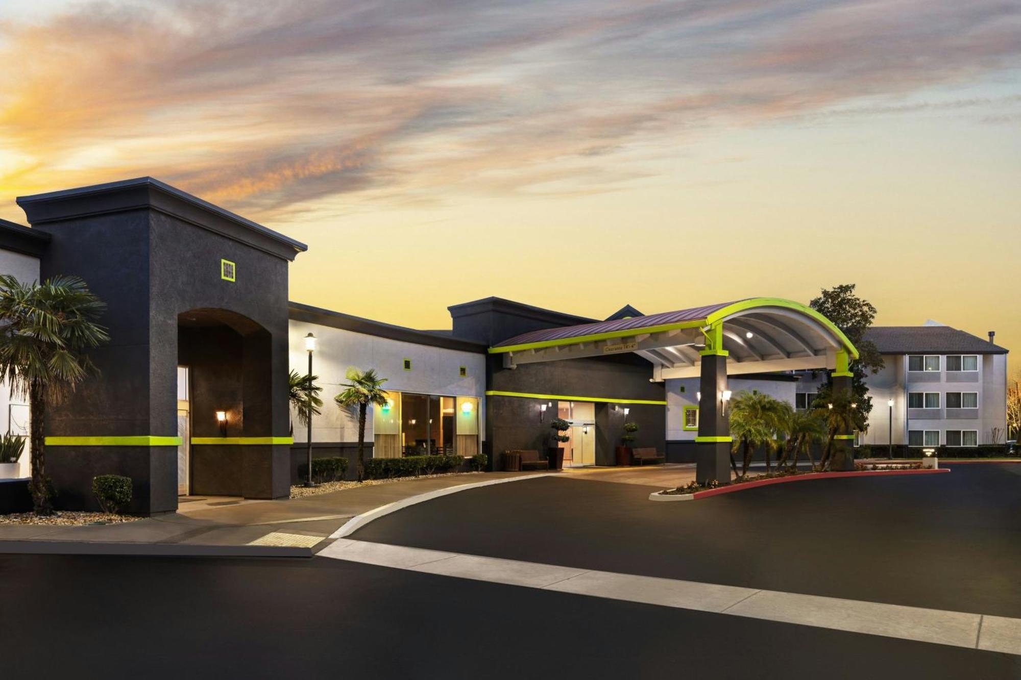 Hotel Courtyard By Marriott Sacramento Cal Expo Exterior foto